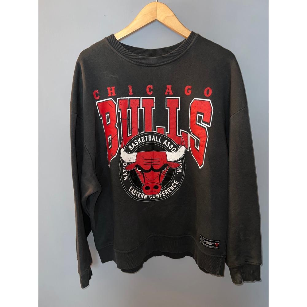 NBA Chicago Bulls Vintage Style Faded Black Graphic Sweatshirt Mens Medium